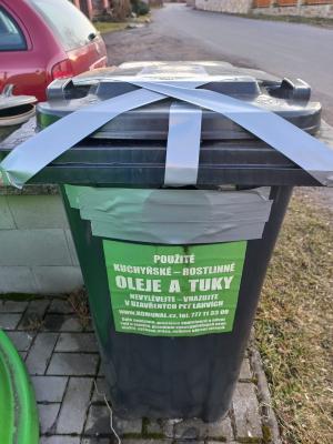 uzavření nádoby na jedlý olej